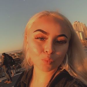 Meet your Posher, Briana